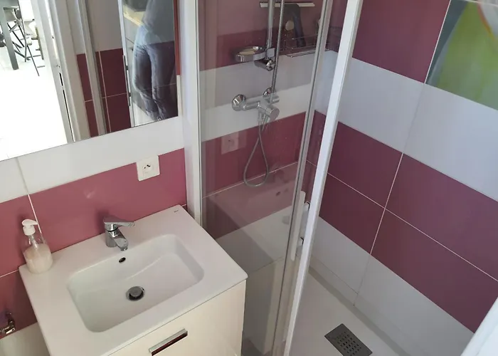 Front De Mer, Vue à 180° Sur La Méditerranée, Accès Direct *